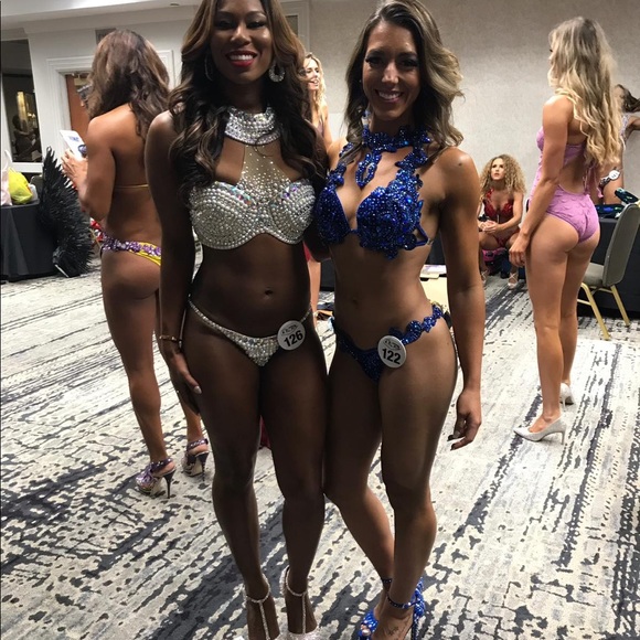 Bikini - Picture 3 of 3